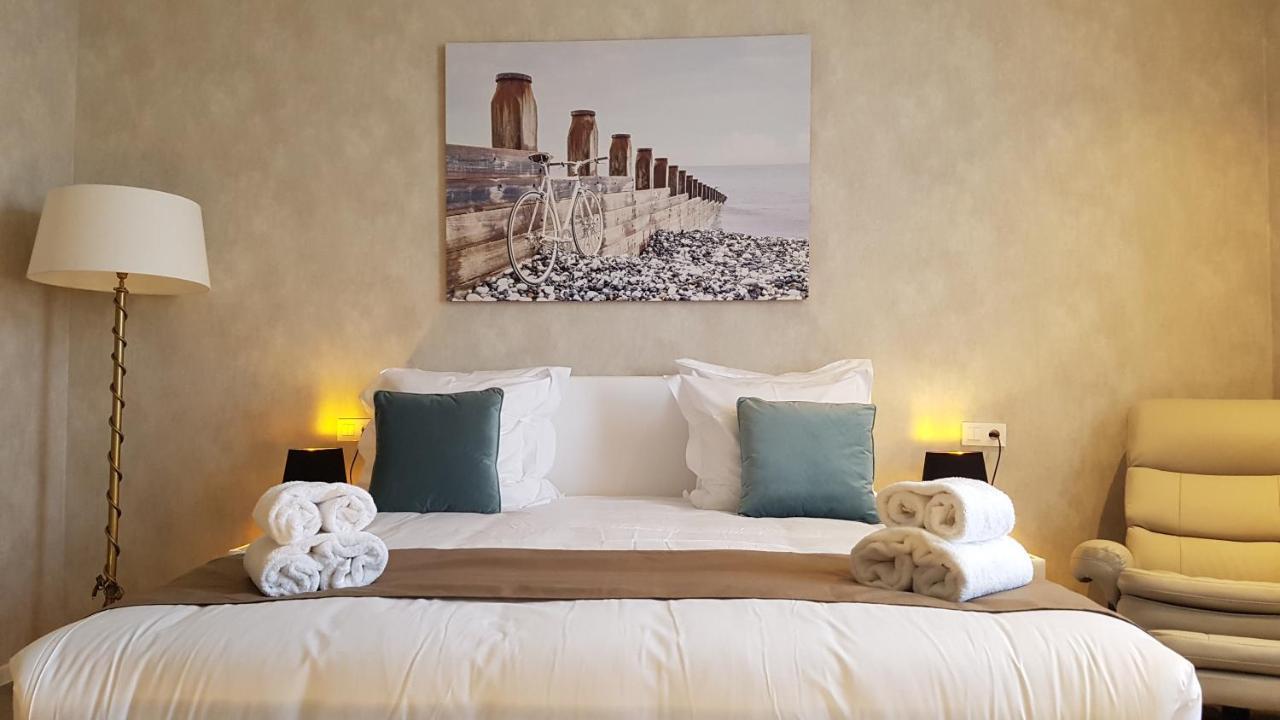 מידלקרק Hotel Acropolis " Op Het Sportiefste Park Van De Kust " מראה חיצוני תמונה